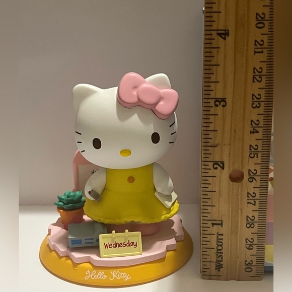 Hello Kitty Lovely Week Blind Box Figure-Wednesday - Picture 8 of 10